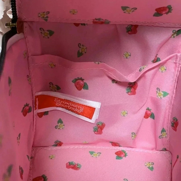 COPY - STRAWBERRY🍓SHORTCAKE Cake Slice Purse,Crossbody. NWT. - Picture 5 of 6